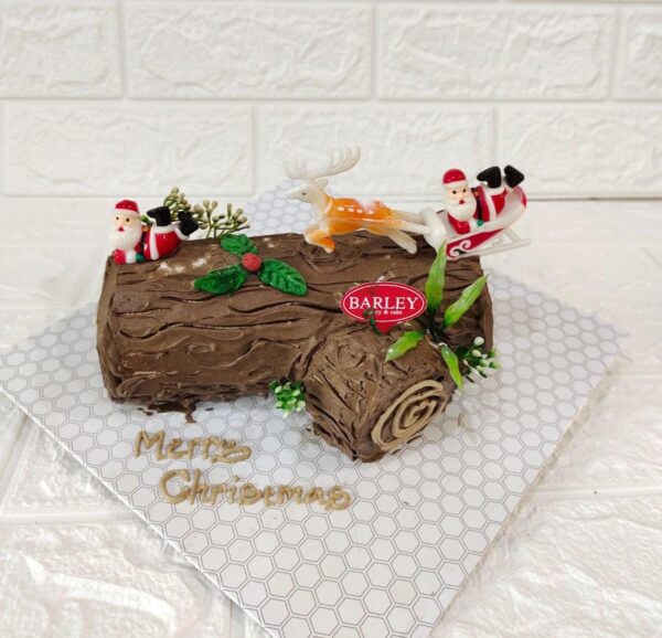Seasonal Christmast Cake - Image 3
