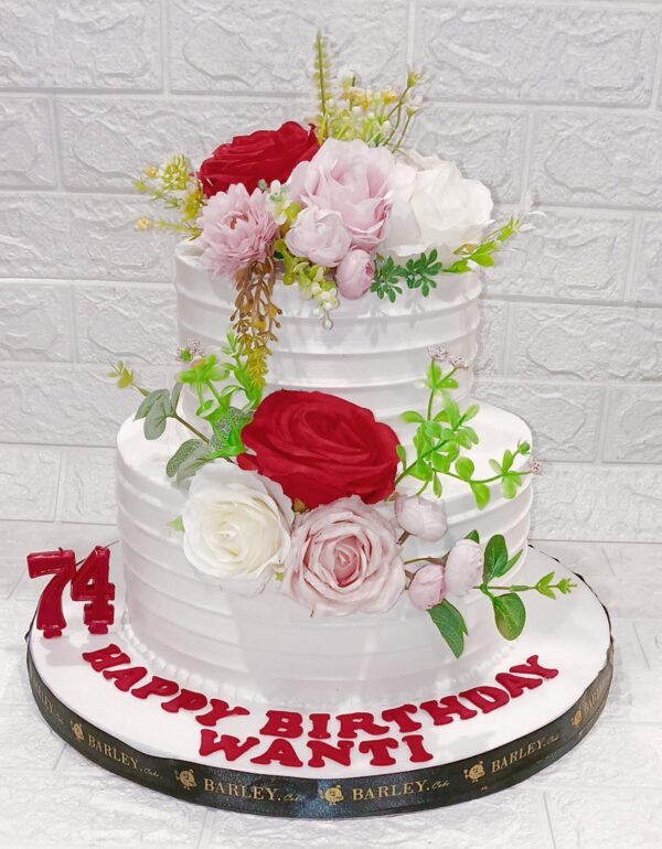 kue ulang tahun tingkat 2​