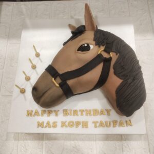 Kue ultah figure kepala kuda