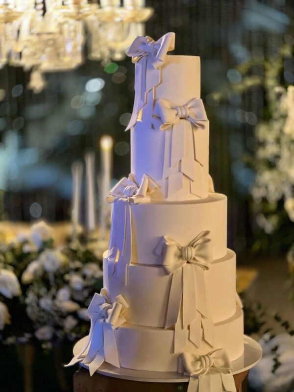 Kue 5 tiers dengan thema pita