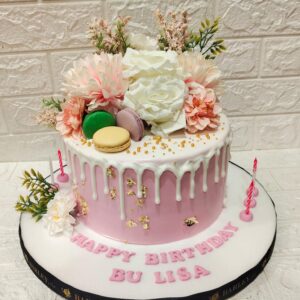 Kue 1 tiers dengan hiasan bunga